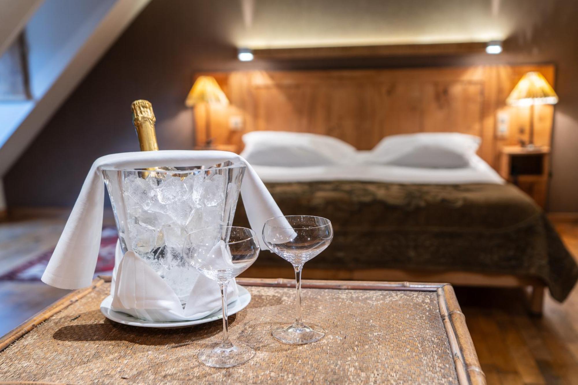 L'Absinthe Hotel องเฟลอร์ ภายนอก รูปภาพ