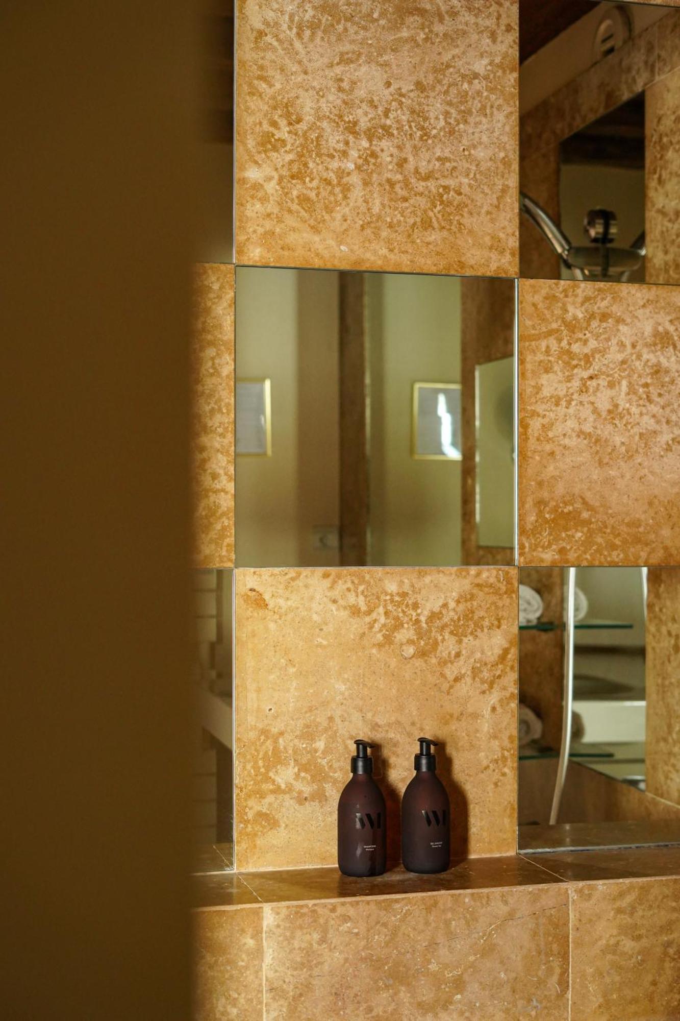 L'Absinthe Hotel องเฟลอร์ ภายนอก รูปภาพ
