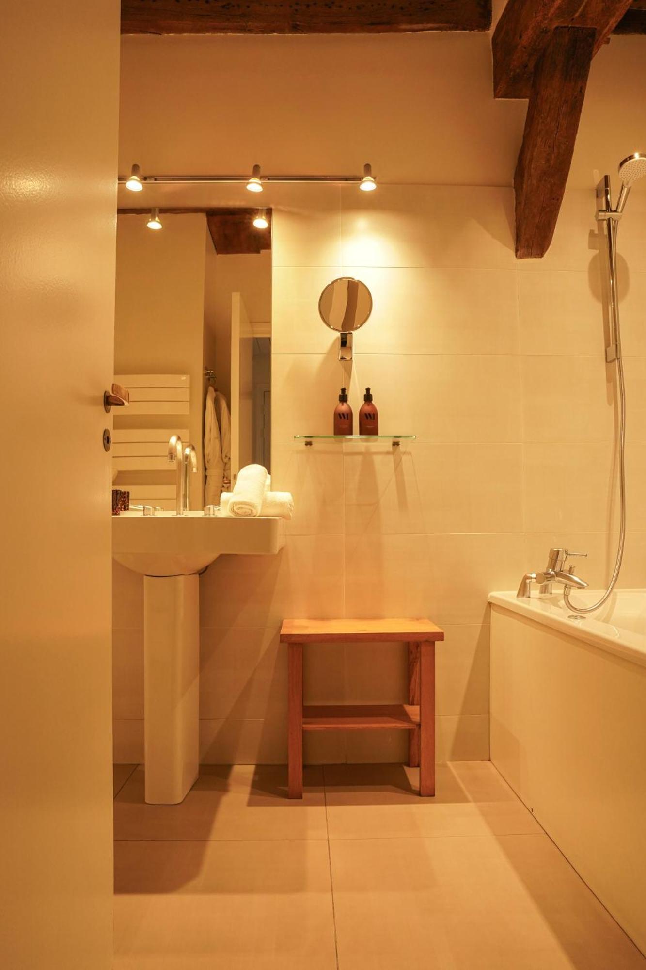 L'Absinthe Hotel องเฟลอร์ ภายนอก รูปภาพ